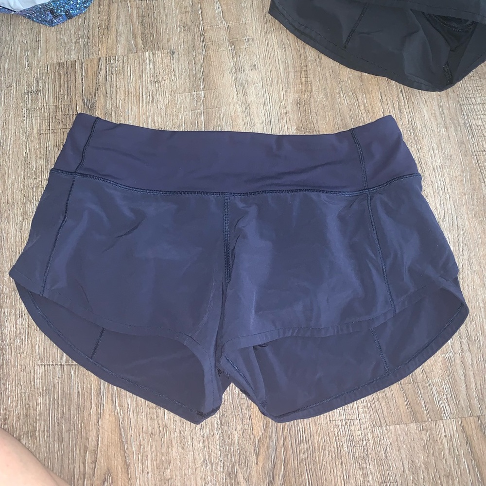 NAVY LULULEMON SPEED UP SHORTS 2.5”